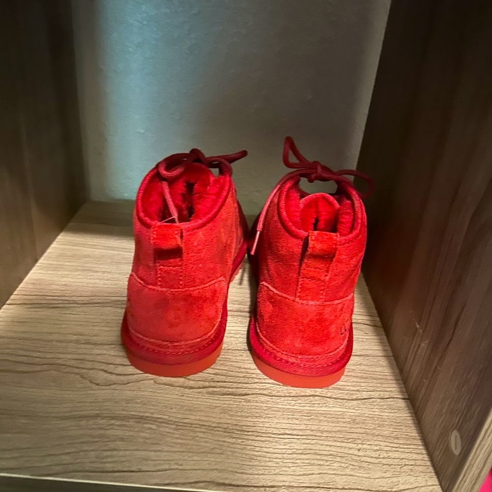 UGG Neumel